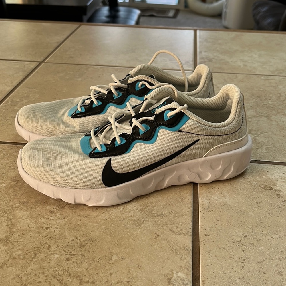 Womens EUC Nikes